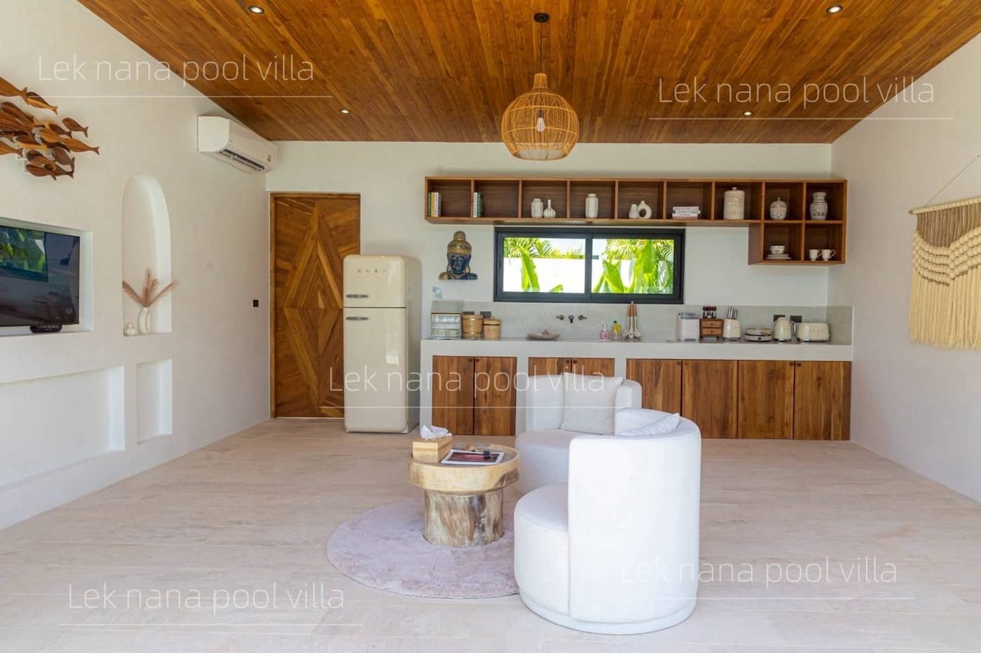 Kitchen & Dining